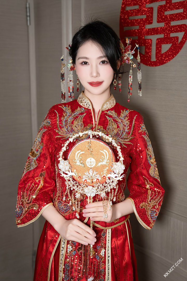 听说利世姐要结婚了？我们去闹闹洞房吧