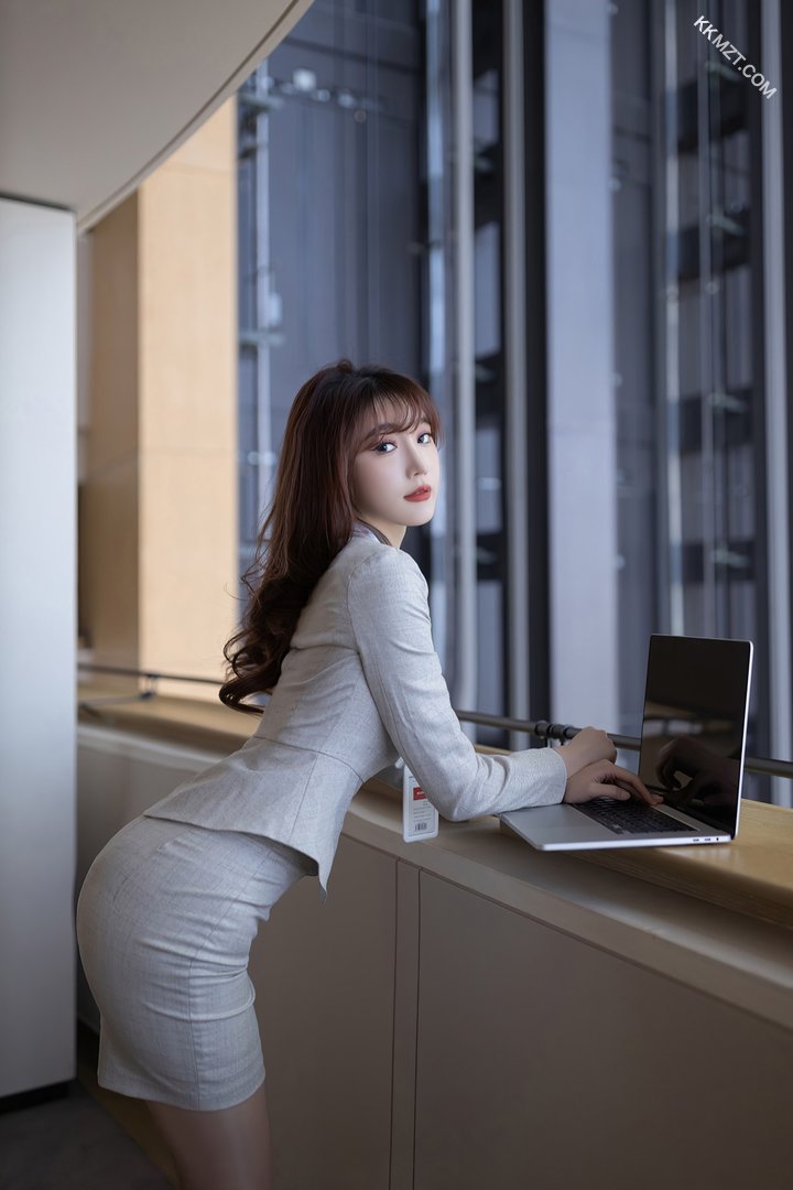 做错事的美女销售在线看，两腿张开一笔勾销