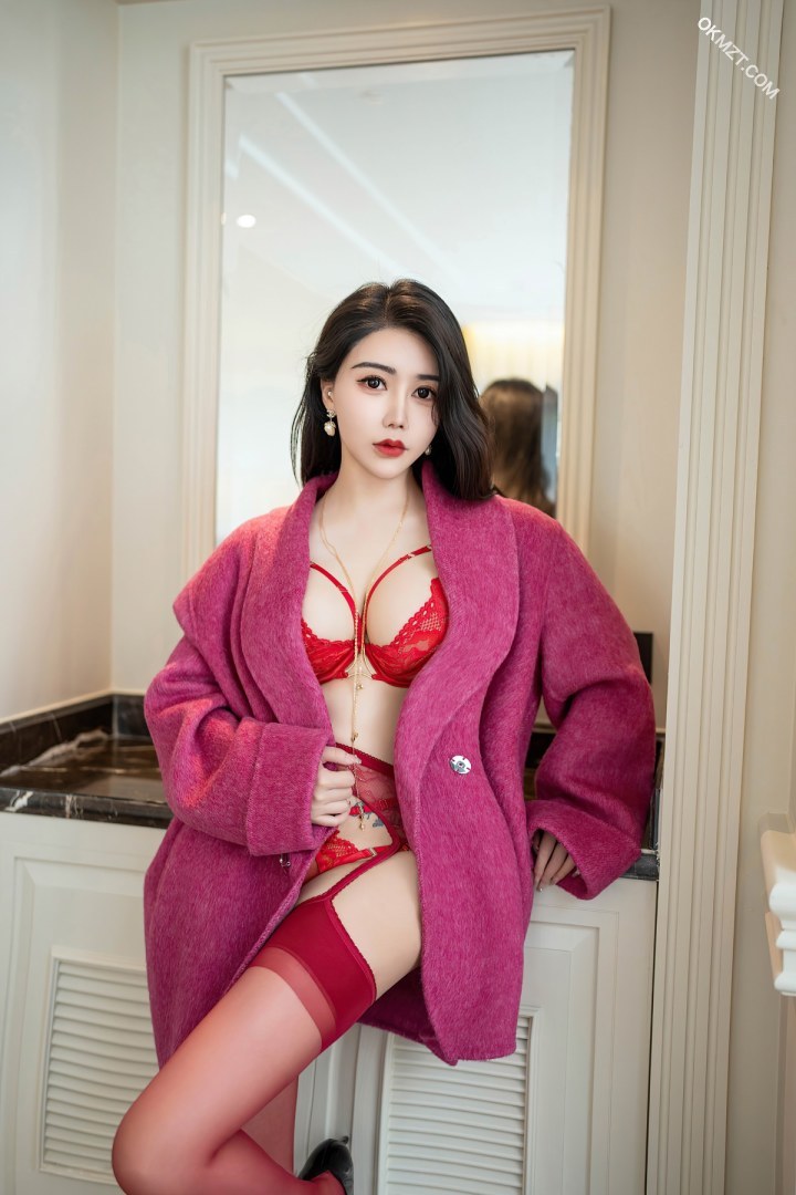 她的脸上写满了想要，只有你能满足她