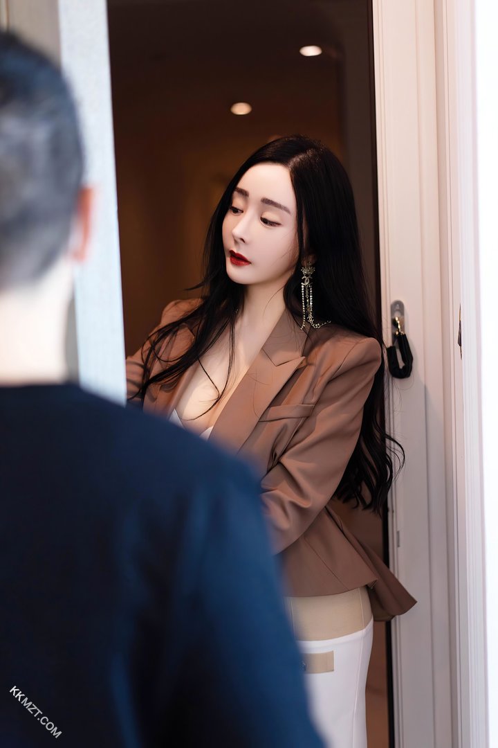 谢谢允爾！同时满足我对老板娘和大幂幂的幻想