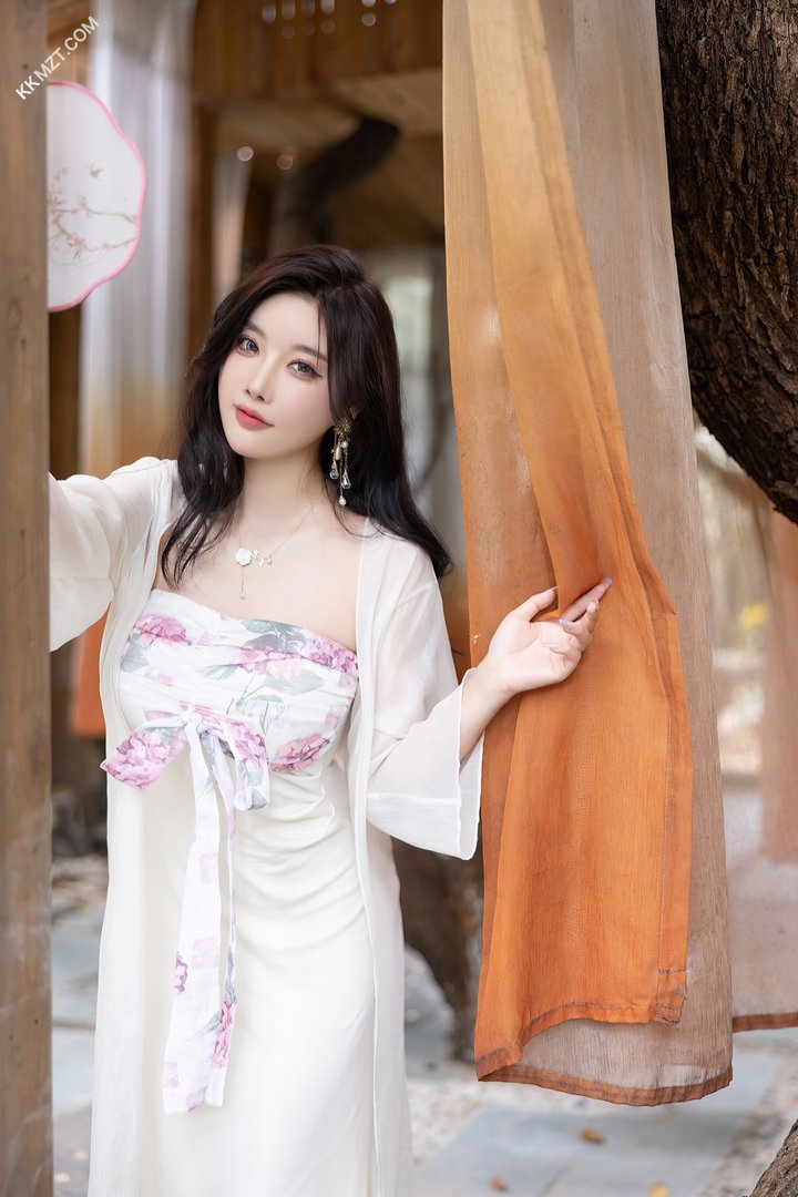 杨晨晨勾引摄影师，这身材换谁来都顶不住！