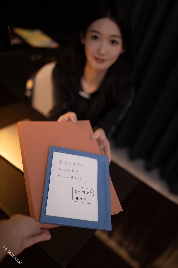 难怪被当成礼物，轻轻撩拨两下就湿了