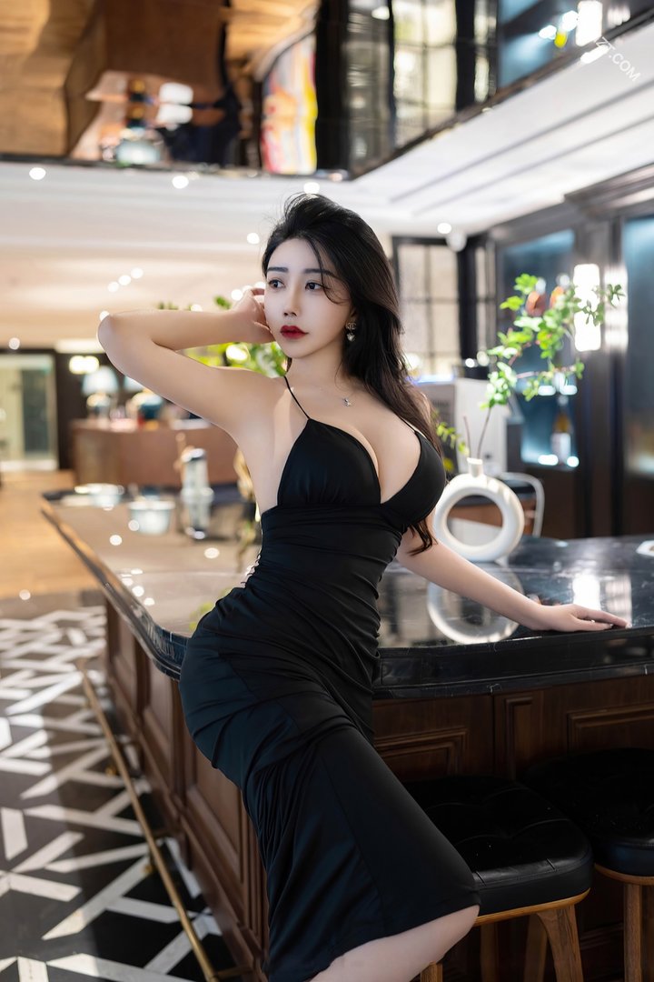 高端外围女神约炮，沙发啪啪大力猛攻