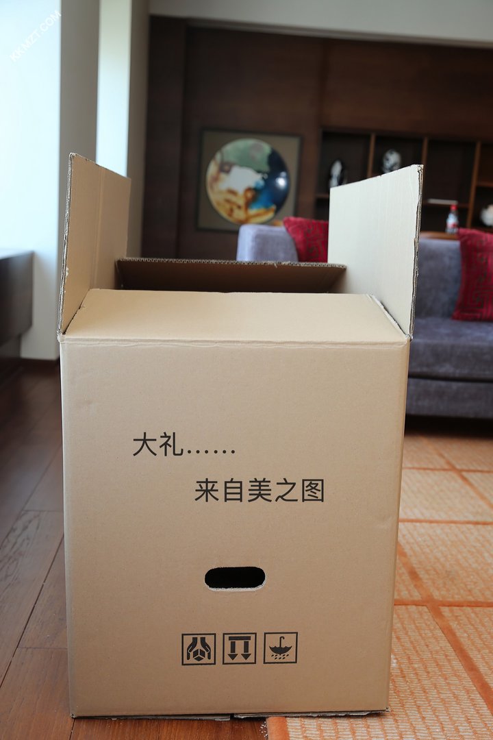 美人就是礼物！可爱妹子打包自己送给你