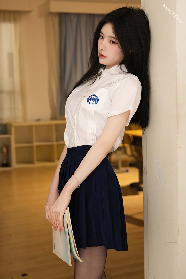 我和刚认识的可爱学妹，困在一个空教室