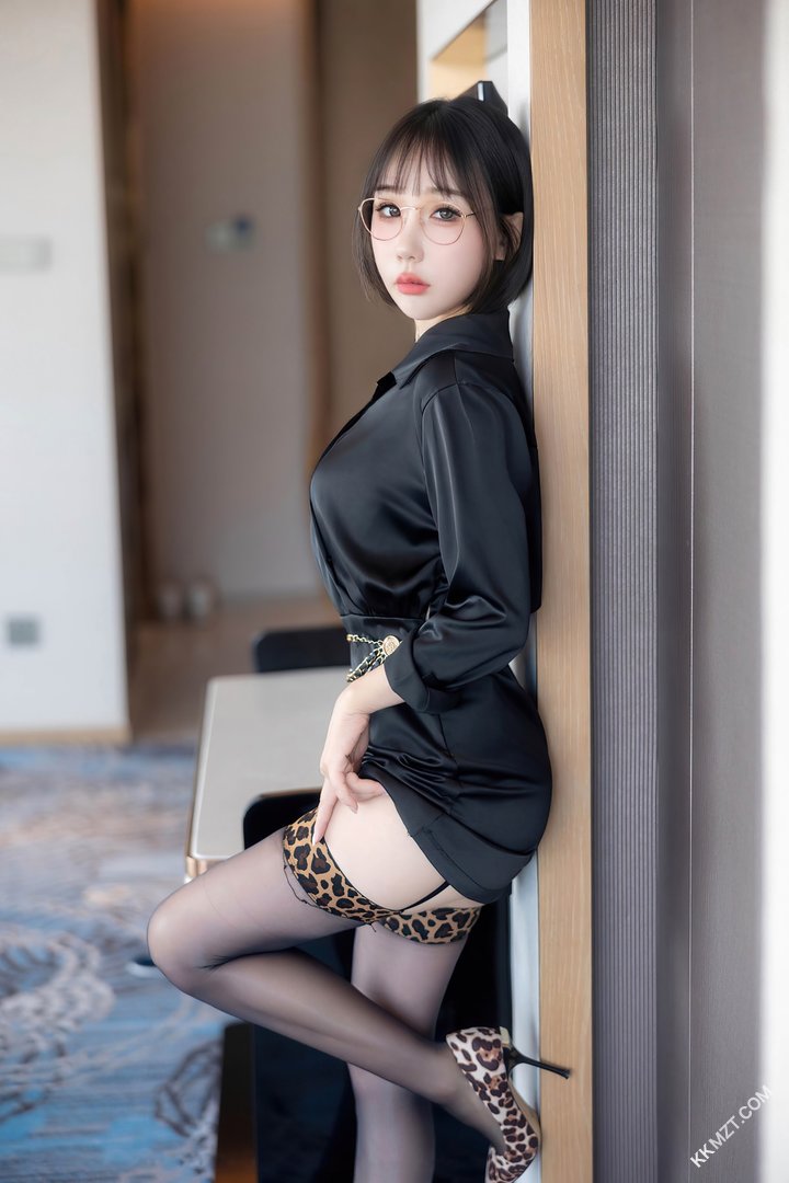 白虎福利姬剃得真干净，一看再看回味无穷