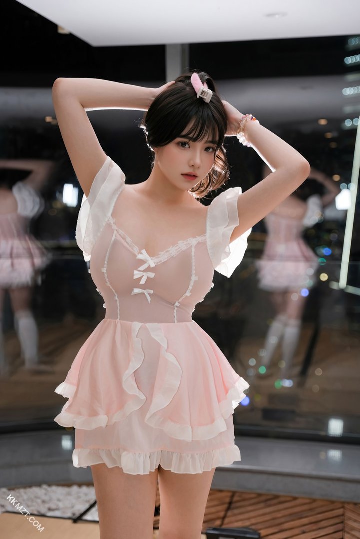 爽死了，同居女友为你穿上了女仆装