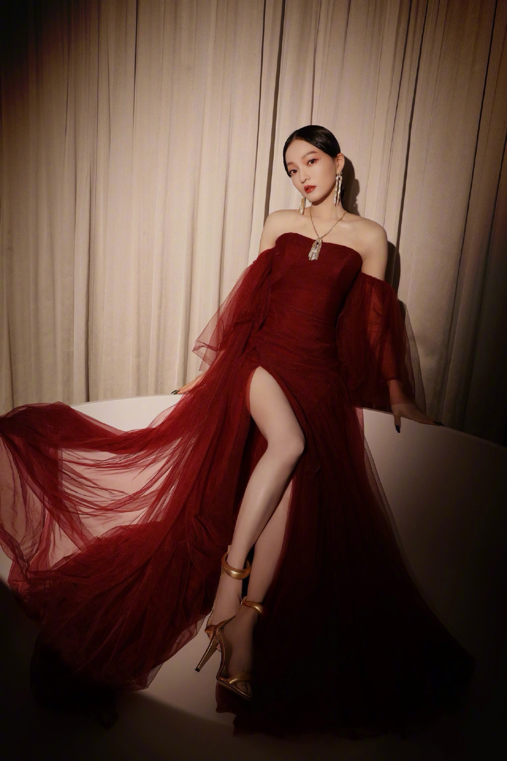 张韶涵绝美写真 超长美腿性感无比