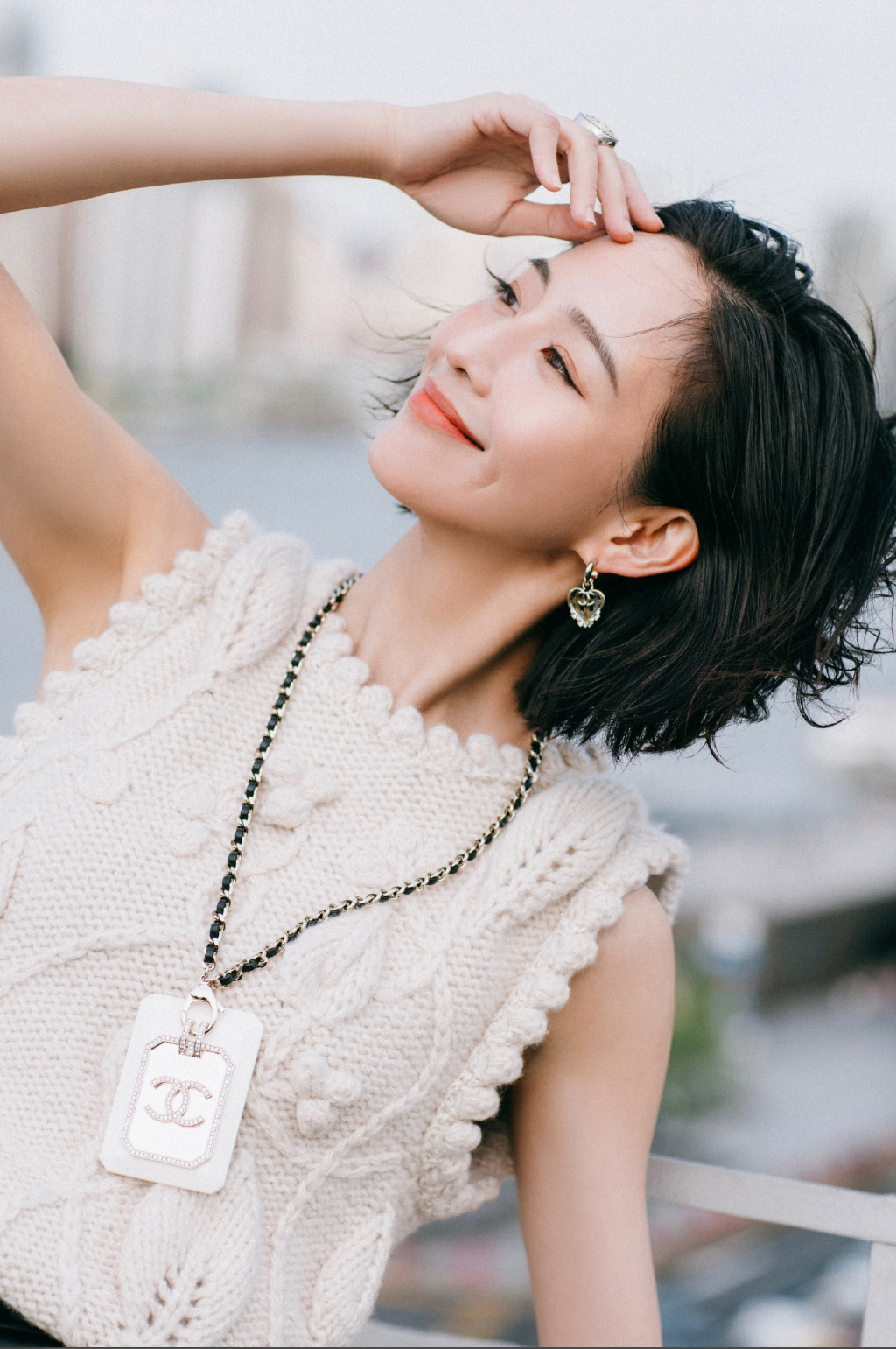 张钧甯外滩浪漫大片 美丽优雅沁人心脾