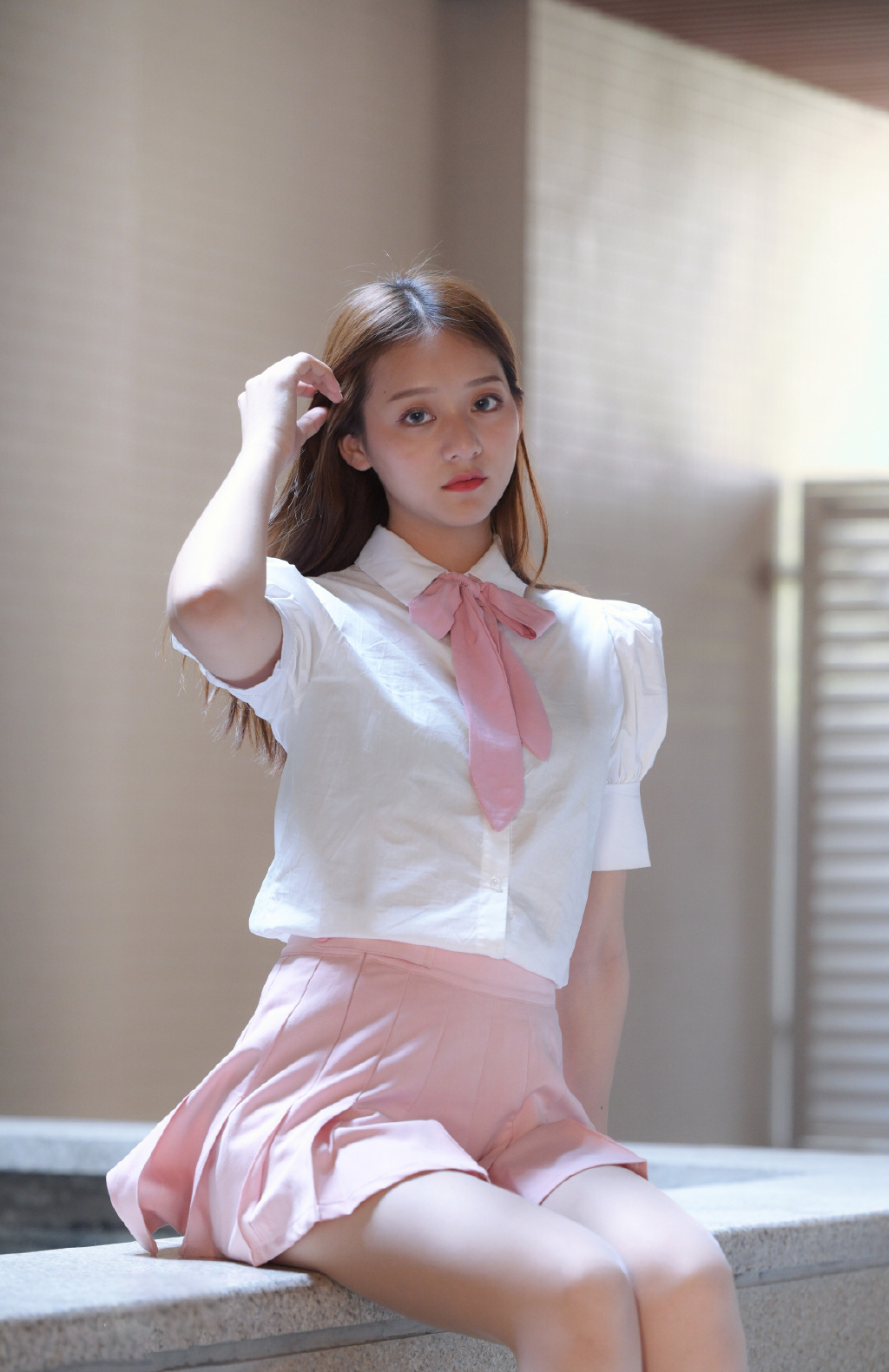 甜甜的粉裙姑娘，走光了……