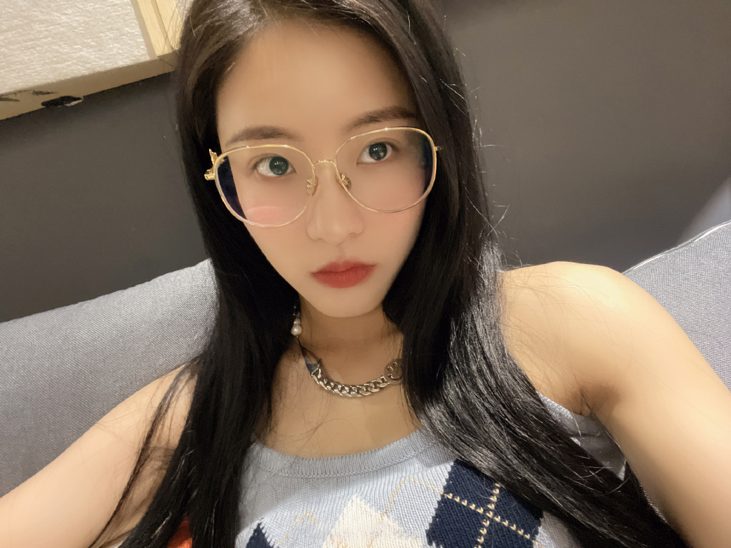 孙芮自拍，简直是大型美女连连看现场