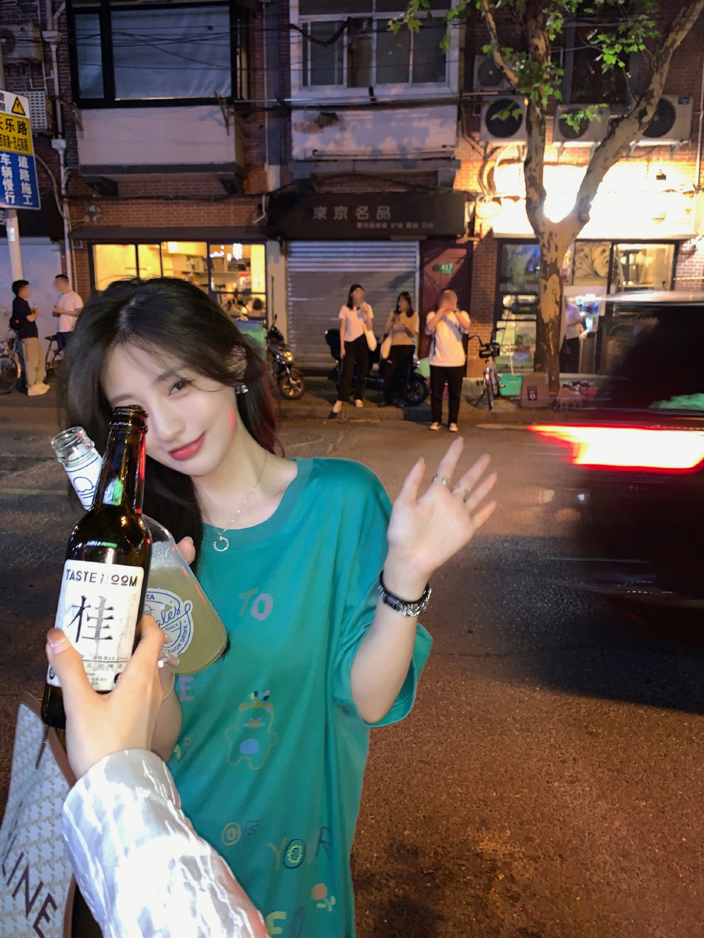 小姐姐，赏个脸喝一杯吗
