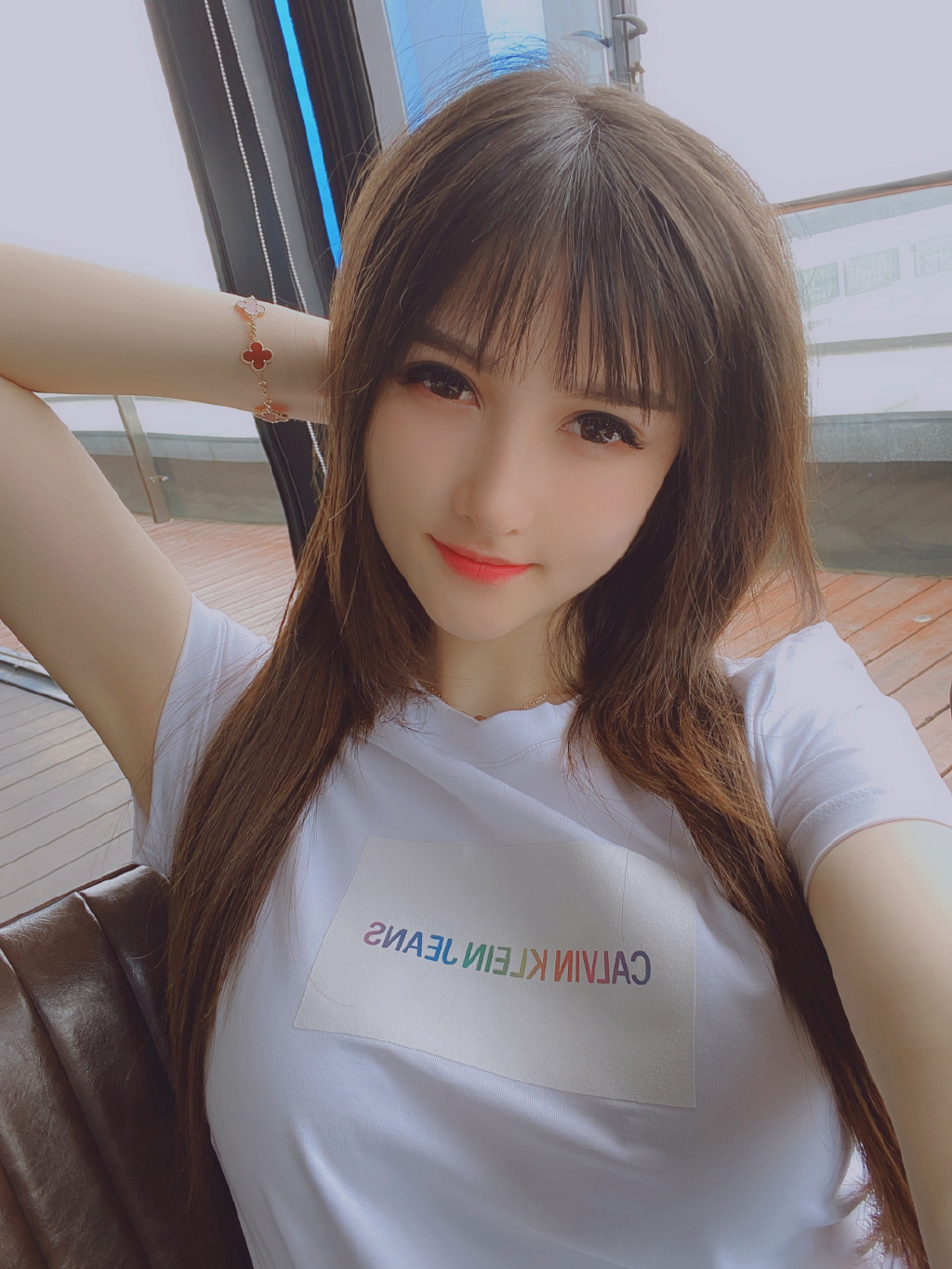 一个波霸：@李九七Y