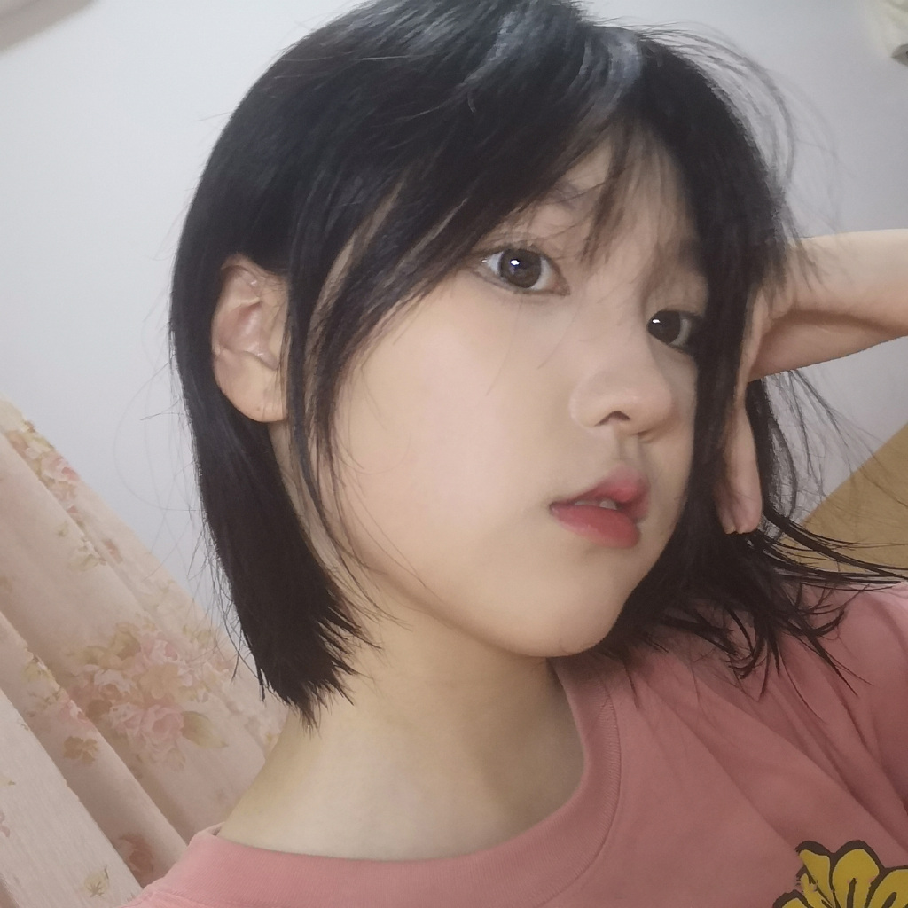 如此可爱的妹子，一戴眼镜就更美了