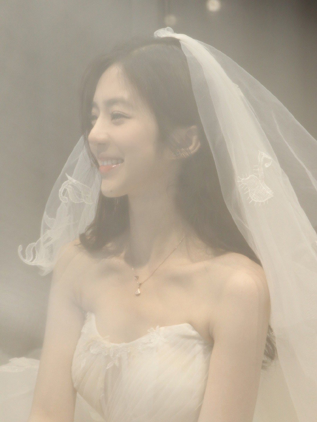 欲望如潮，美女如云