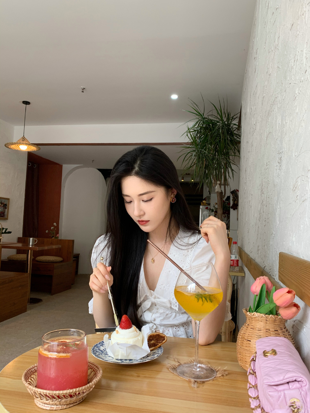 这才是网红界隐藏的颜值boss！@一坨是于雯