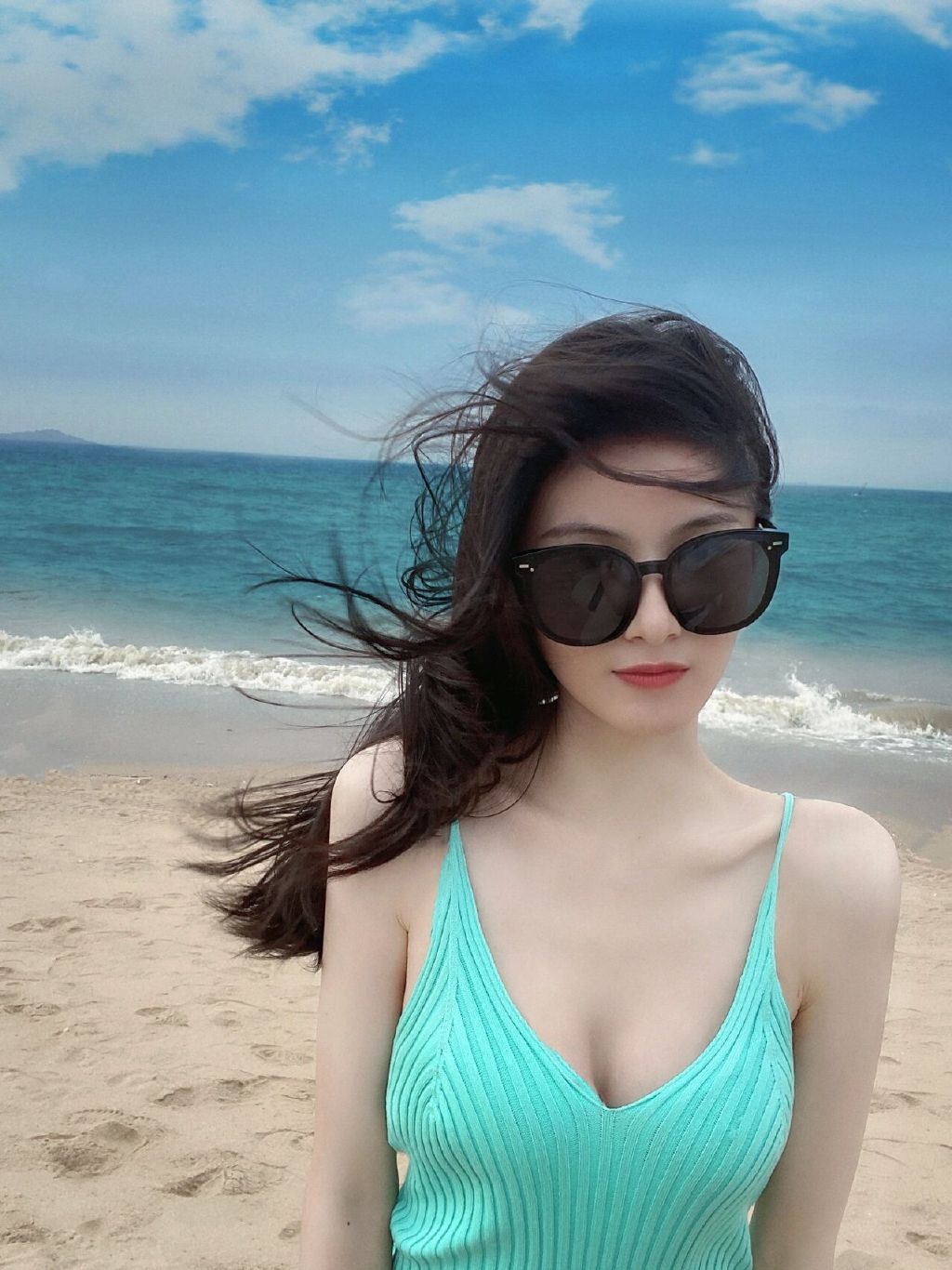 姐姐大秀美乳