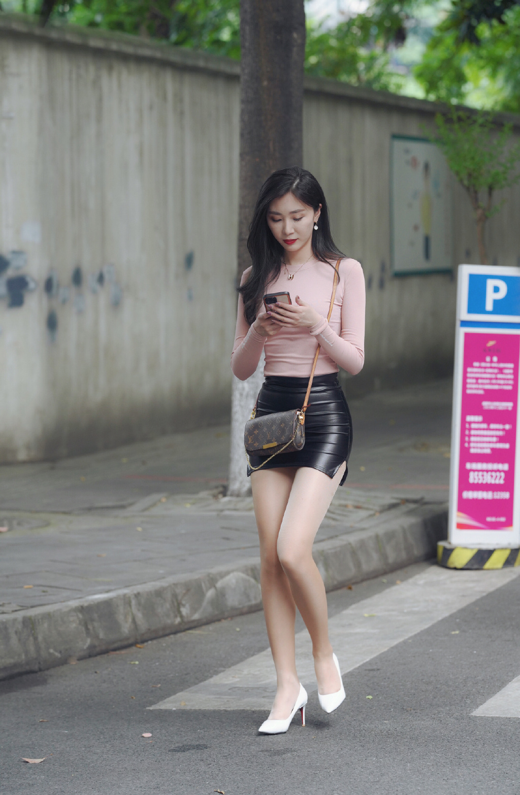 跟拍气质长腿美女，最后果然去宾馆了！