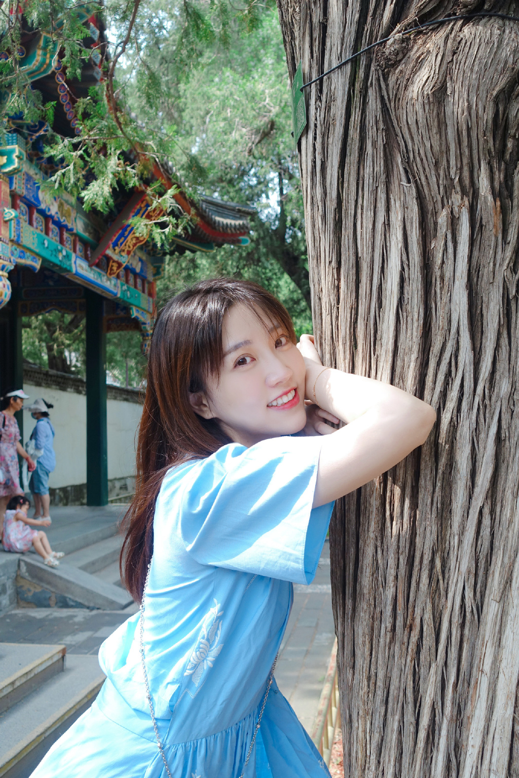 美女主持张纯烨，肤如凝脂说的就是这种吧？