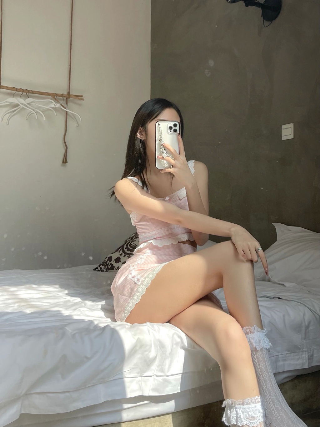 裙子好弹，妹子好紧