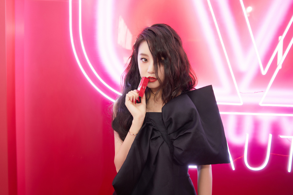 可爱的雨绮弟弟，居然也可以女人味十足