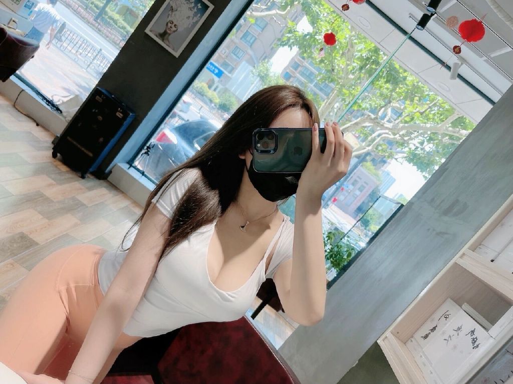 极品美女胸大貌美