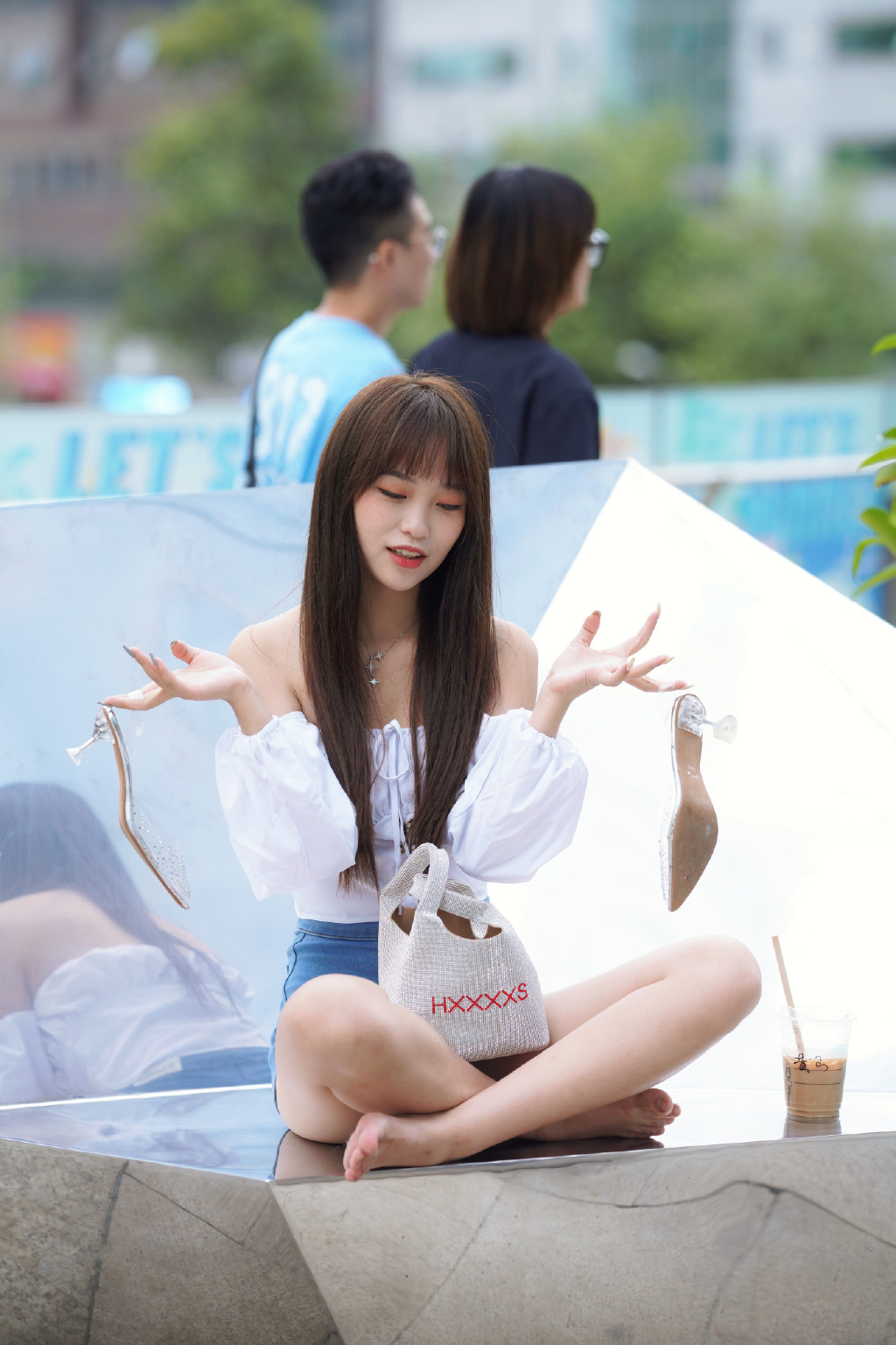 胸部挺翘臀部圆滚，这样的美女何止成熟诱惑