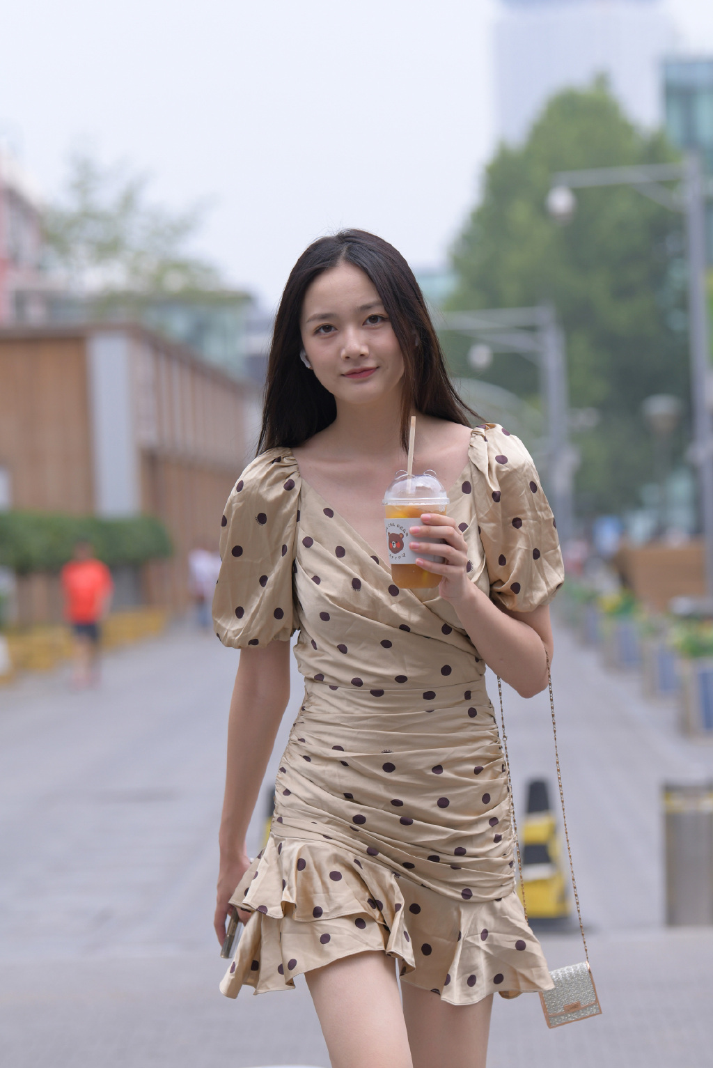 气质淑女有颜值又有身材，清纯阳光好喜欢