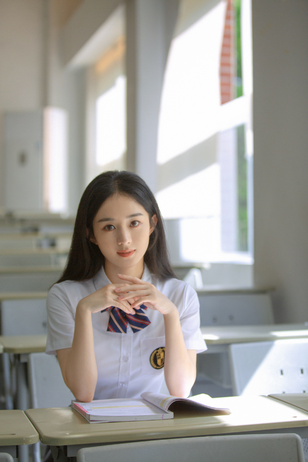 赵丽颖最新学姐照 温柔大方又元气满满