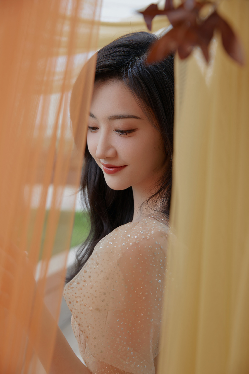 湾区升明月，景甜星光薄纱礼服宛若仙女下凡