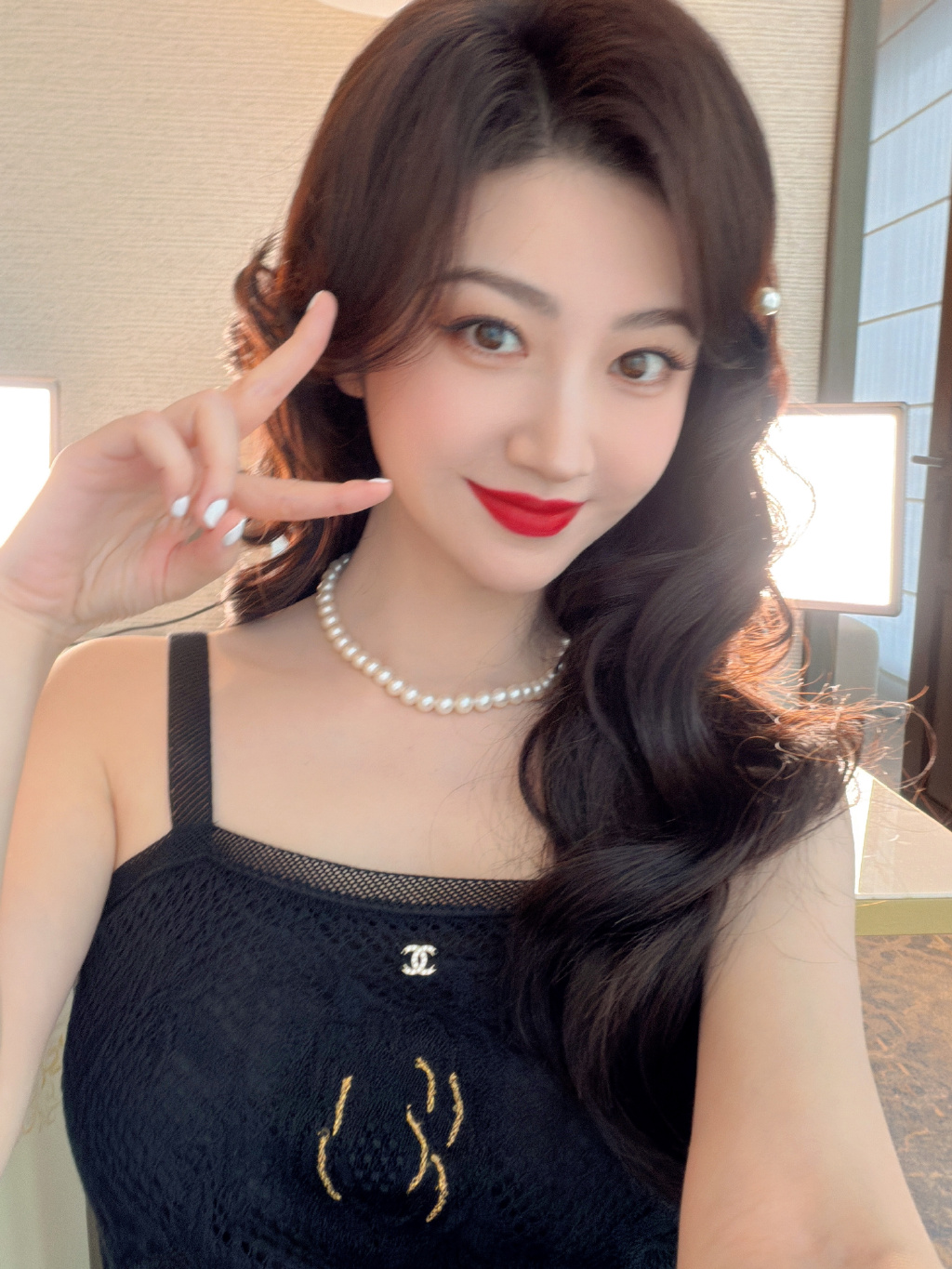 这么美艳的景甜，难怪……