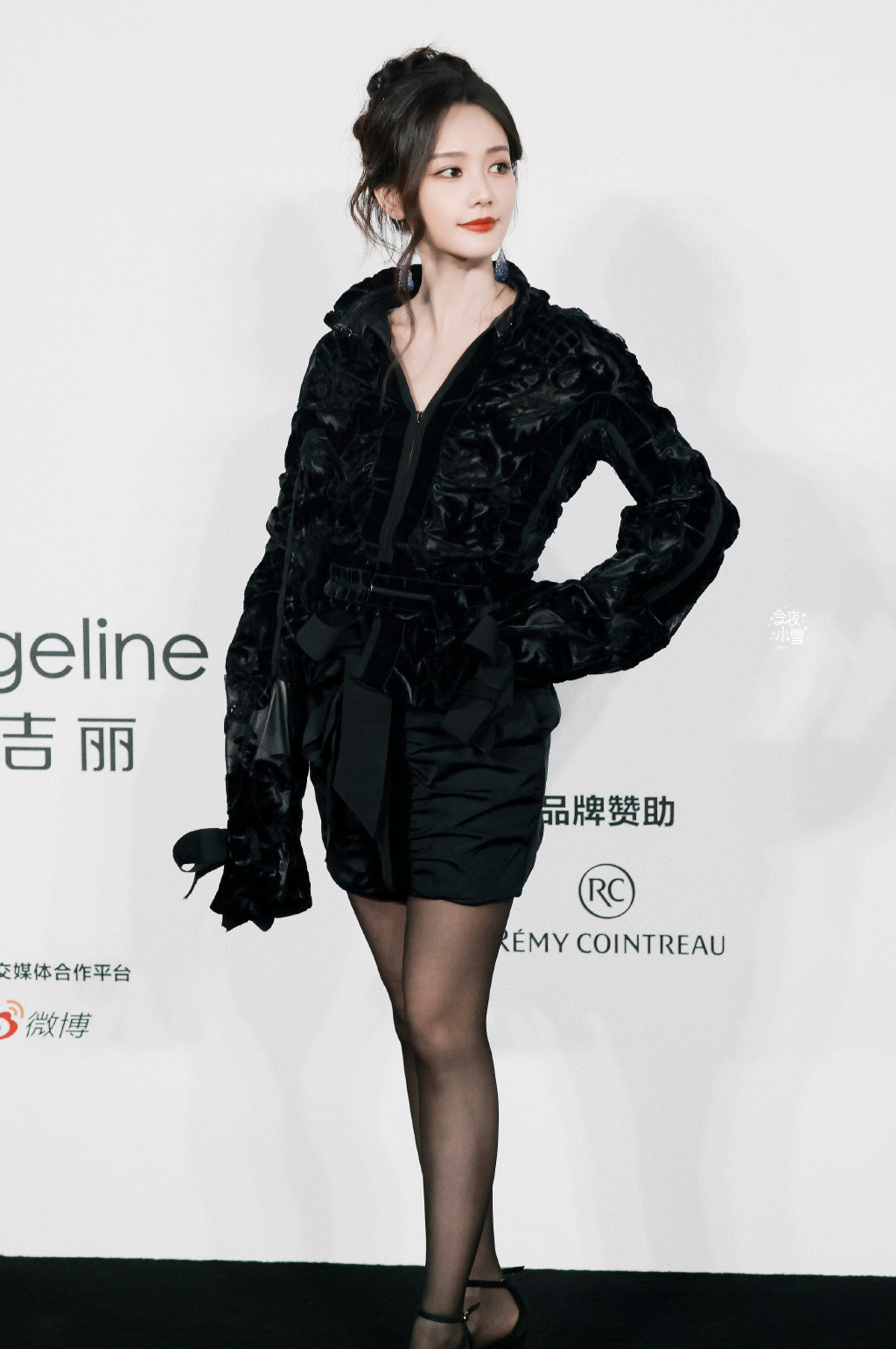 李一桐，甜到我心想扑倒