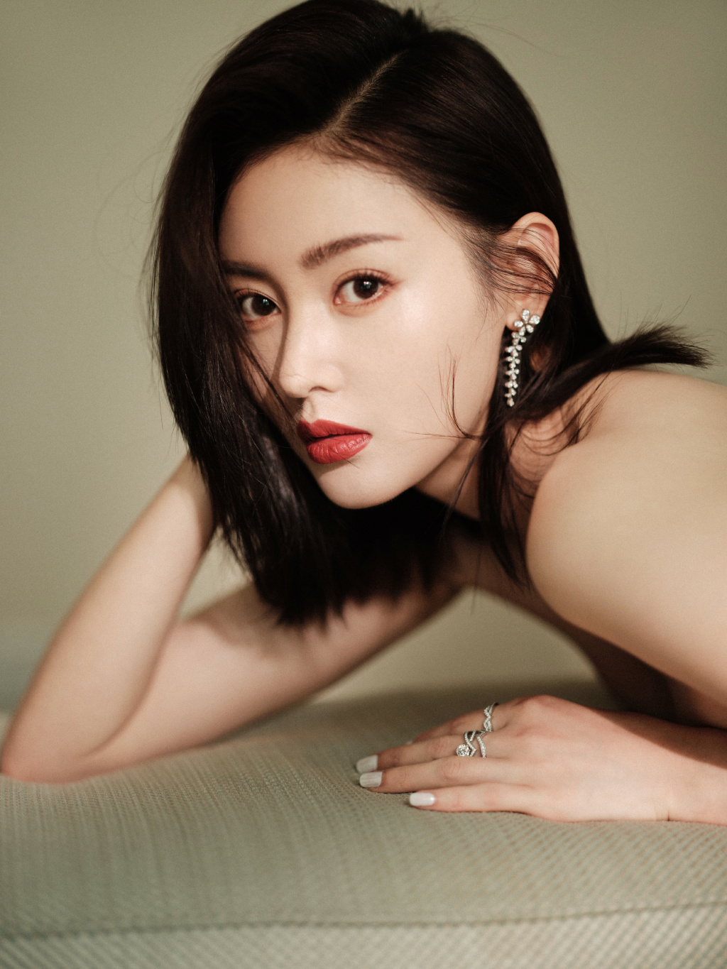女神张天爱凹凸身材玲珑有致，性感呼之欲出
