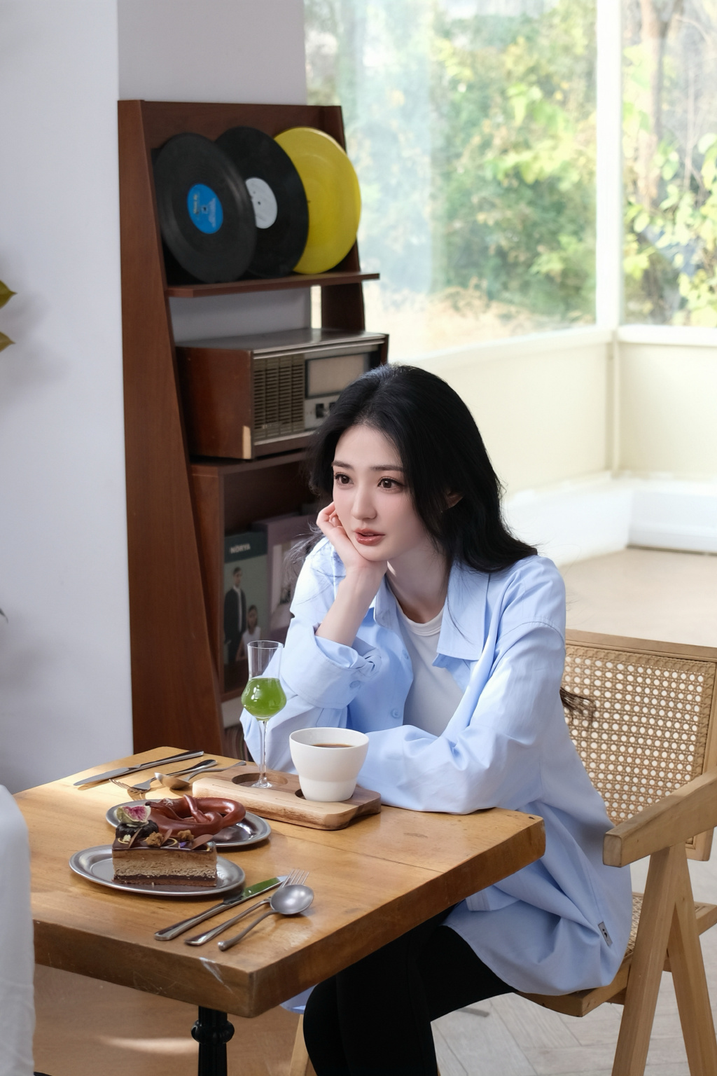 徐璐：白色显大