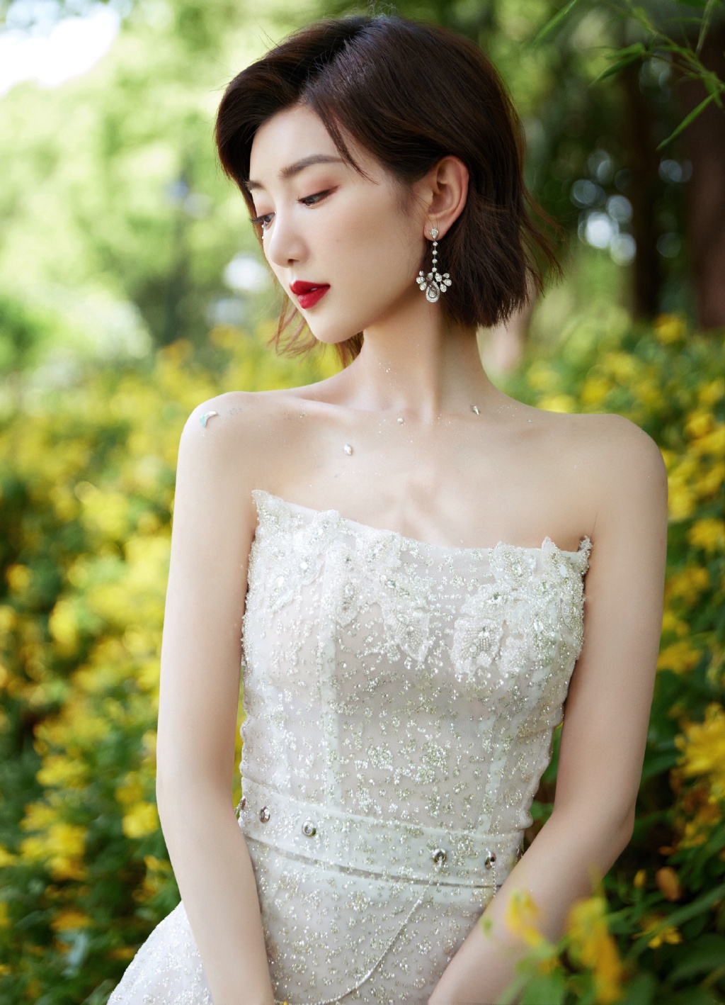 腾讯视频拾光盛典 毛晓彤碎光雾云裙