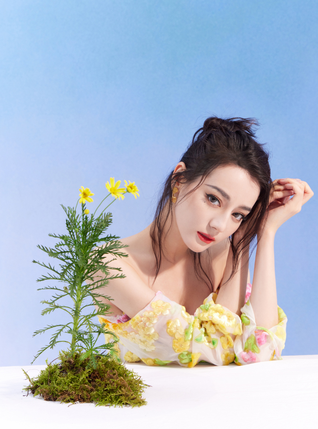 迪丽热巴是花仙子吧？我已经闻到了香味