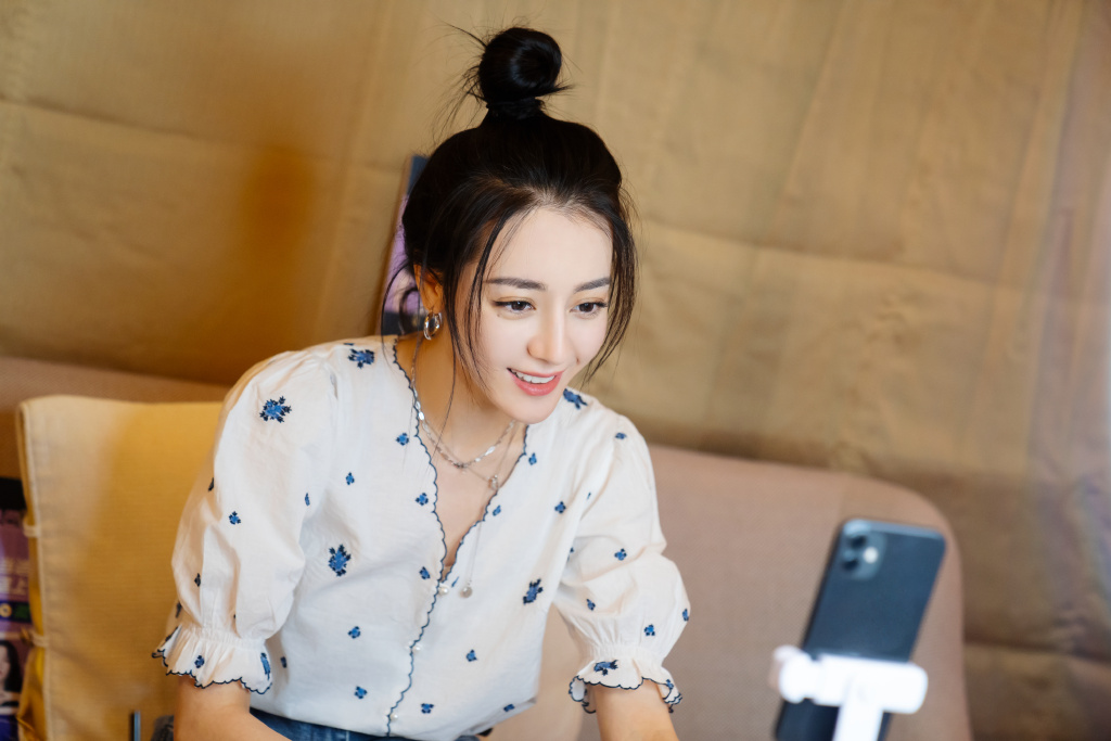 沉迷于热巴的美貌不能自拔