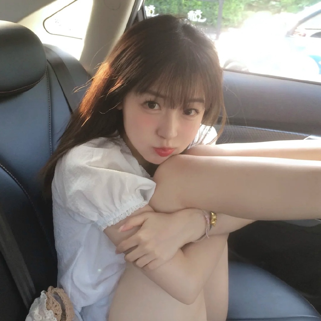 少女的清纯和青春的风采？真难选