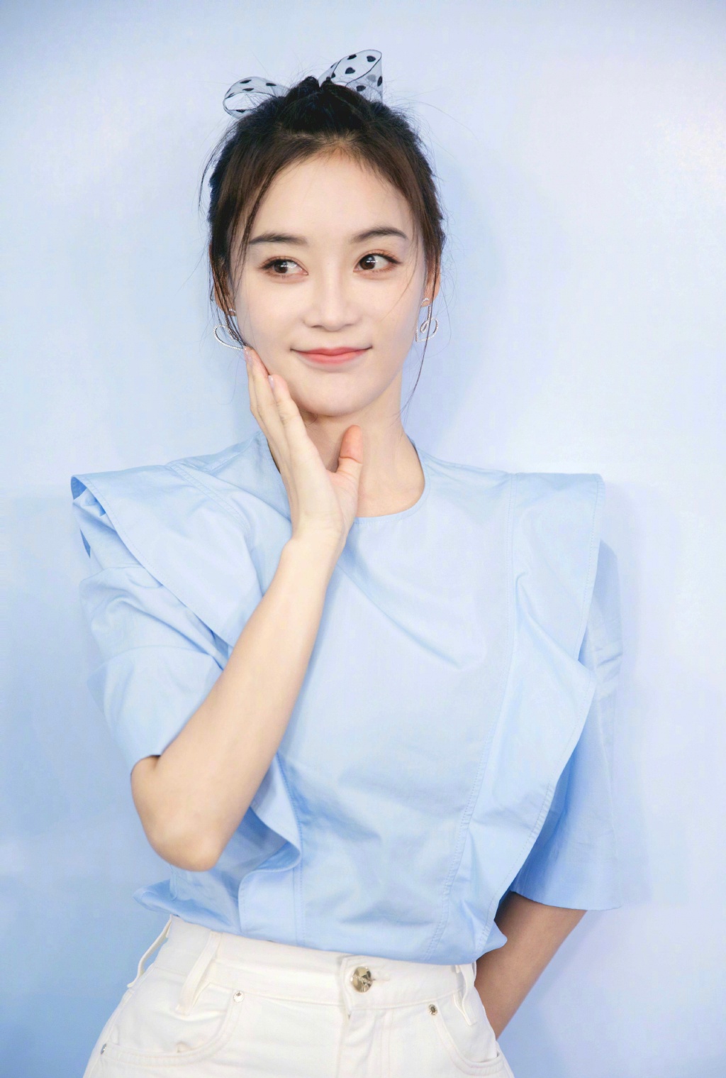 终于不用滚出娱乐圈的袁姗姗，挺美的