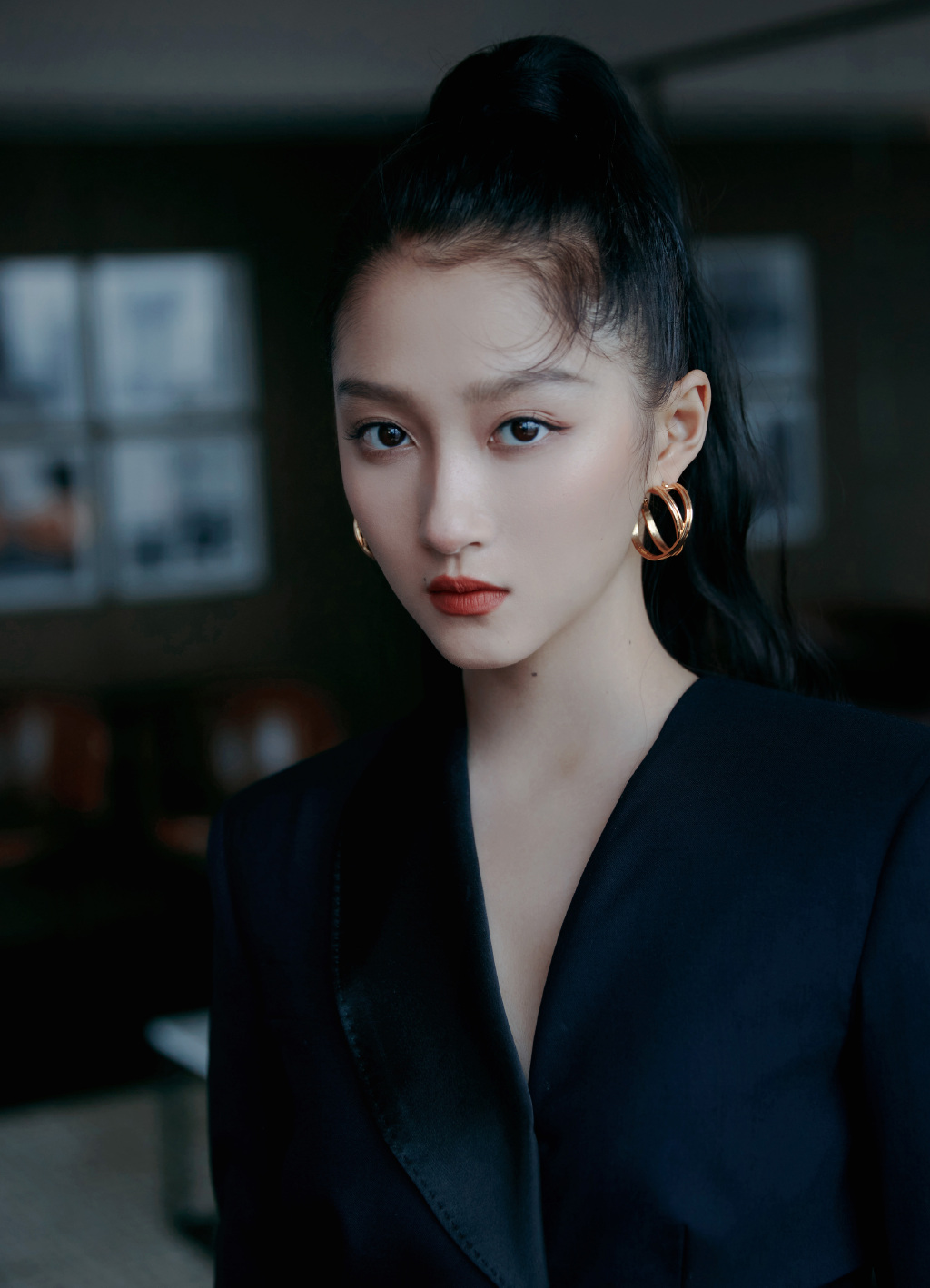 鹿晗好福气，关晓彤这腿太直了