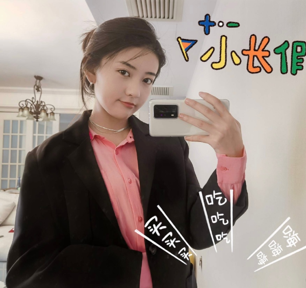 梁洁微博晒自拍，可爱可爱