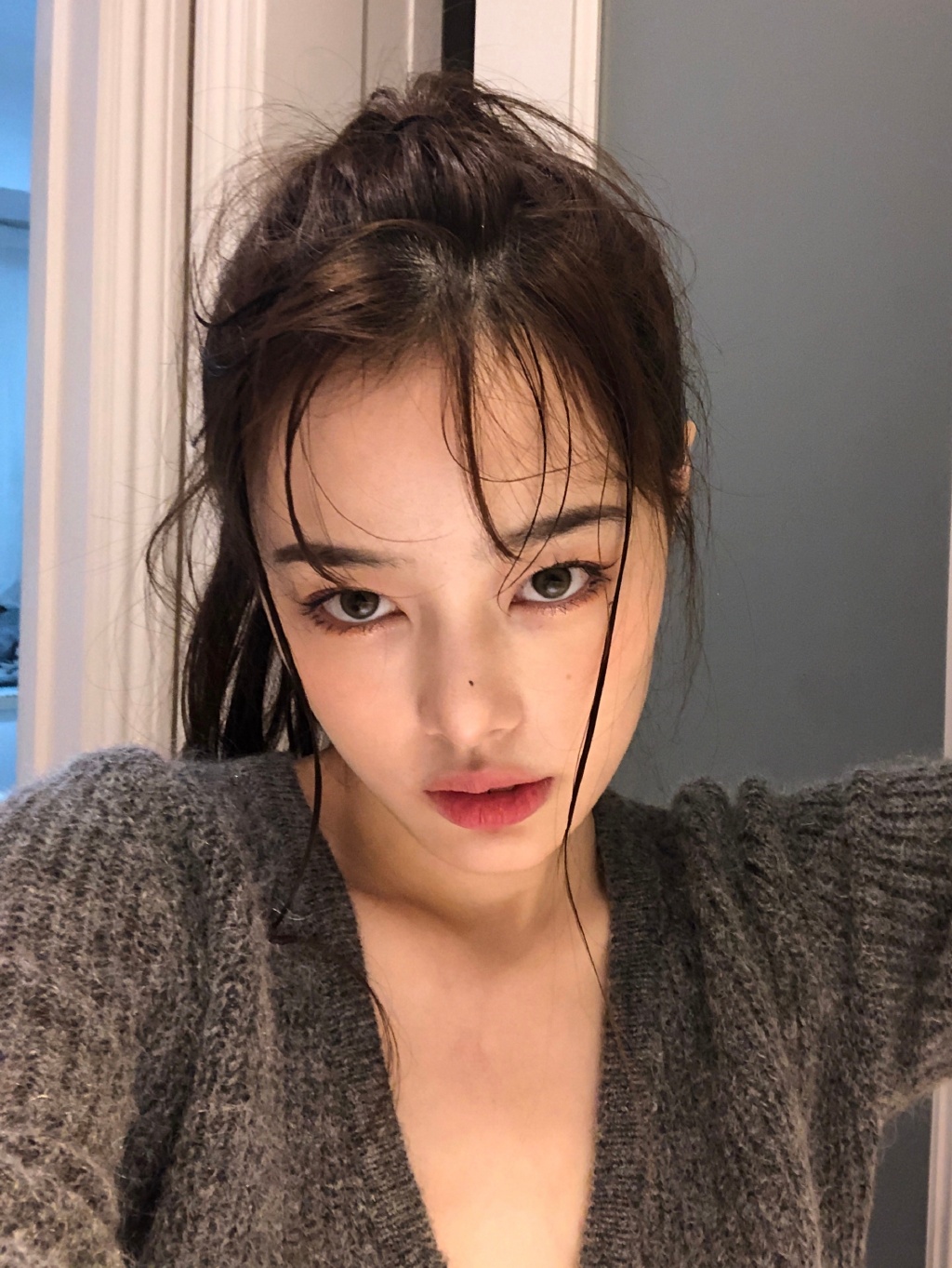 这个妹子一看酒量就很好