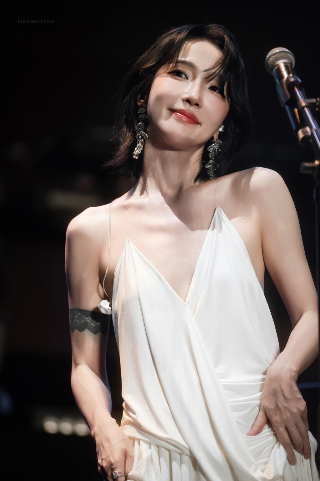 刘恋，这也太妩媚了