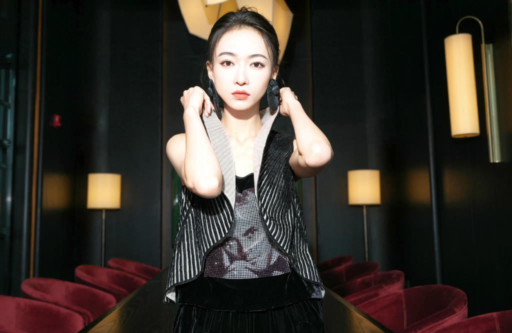 吴谨言摩登雅韵大片 完美诠释女性魅力
