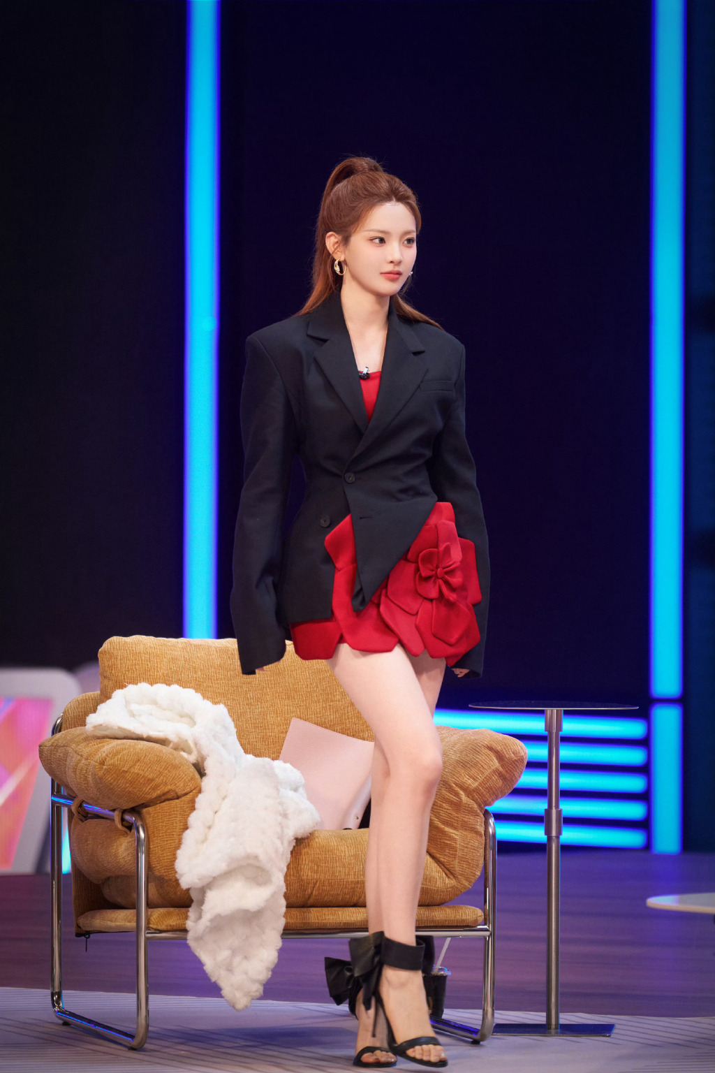 杨超越：仙女的脚不会臭~