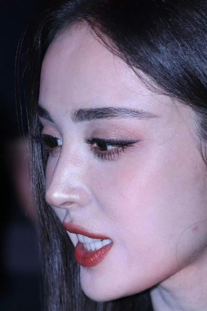 娜扎怼脸生图，这是真的怼脸