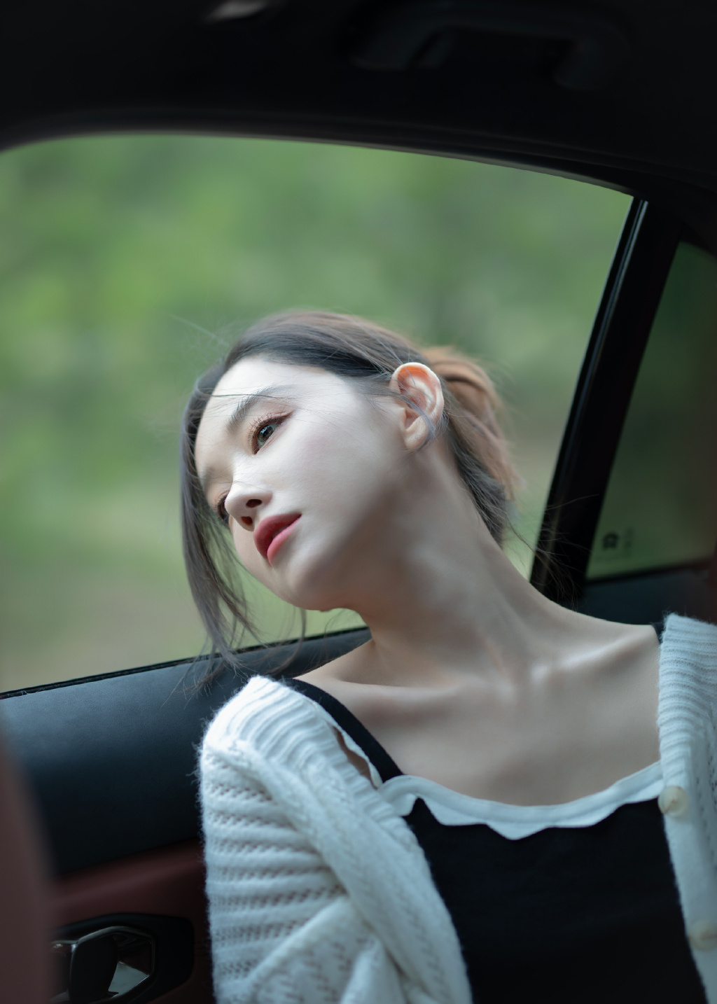 李沐宸清新甜美写真，一双笑眼别样迷人！