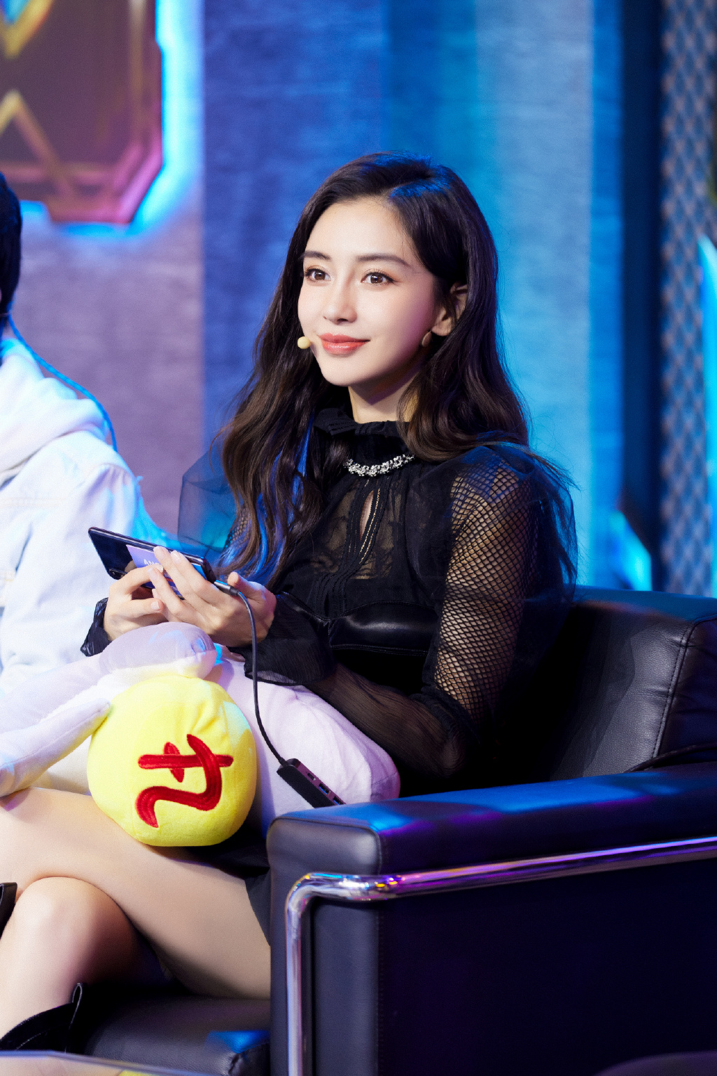 真的甜！Angelababy蓝色挂耳美呆了