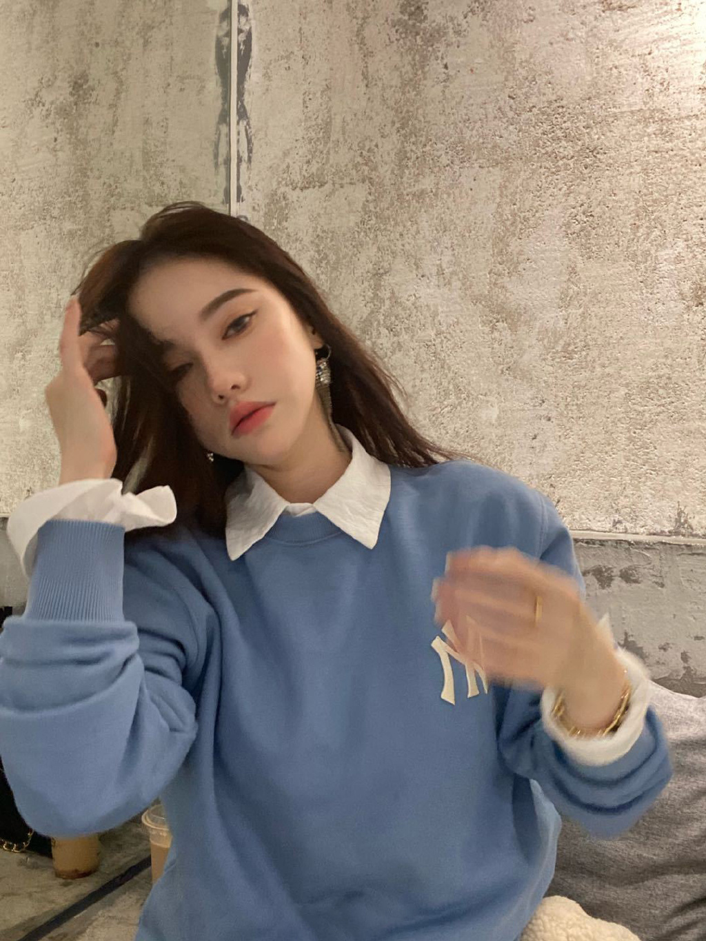 美女长着一张高级脸，而且特别地有气质