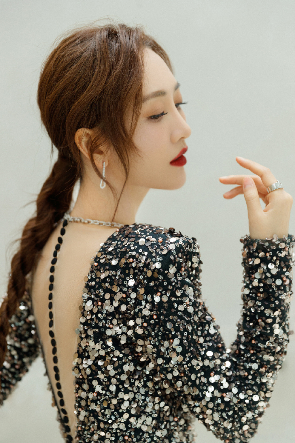 王鸥前后双V亮片礼服 美背绝了